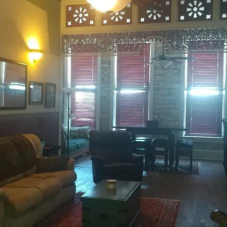 421 A Lincoln Avenue Hotel